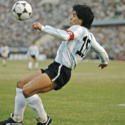 Especial Maradona: Todos os Hinos dos Clubes onde Maradona Jogou